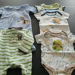 3 DISNEY Baby boy 0-3 months onsies 2 pajamas